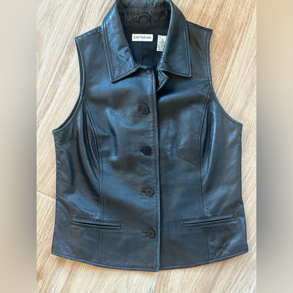 VINTAGE ANN TAYLOR LOFT BLACK LEATHER VEST BOTTOM DOWN SZ M